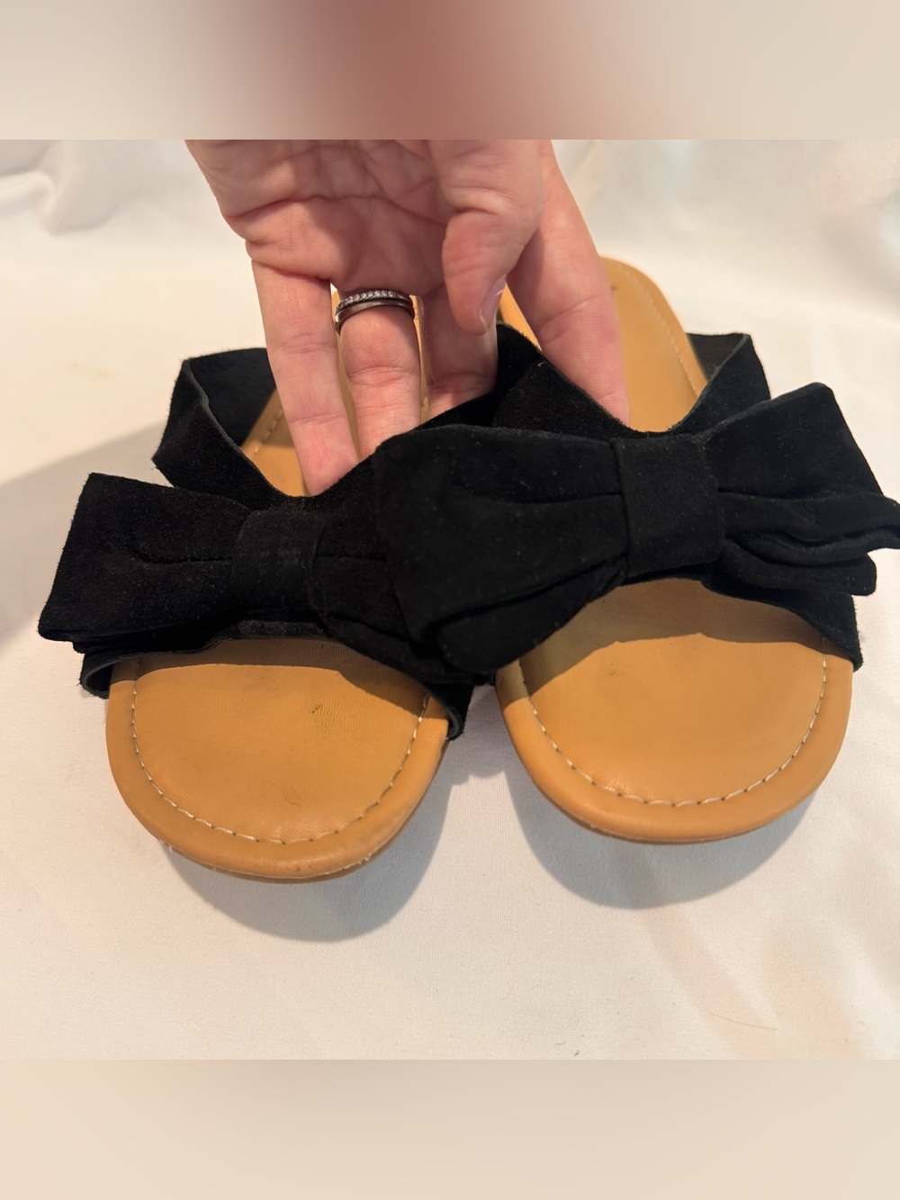 UGG AUSTRALIA WOMENS Fonda Bow Suede Slide Sandal Sz 7 Black Preppy Bohemian EUC - Picture 7 of 7